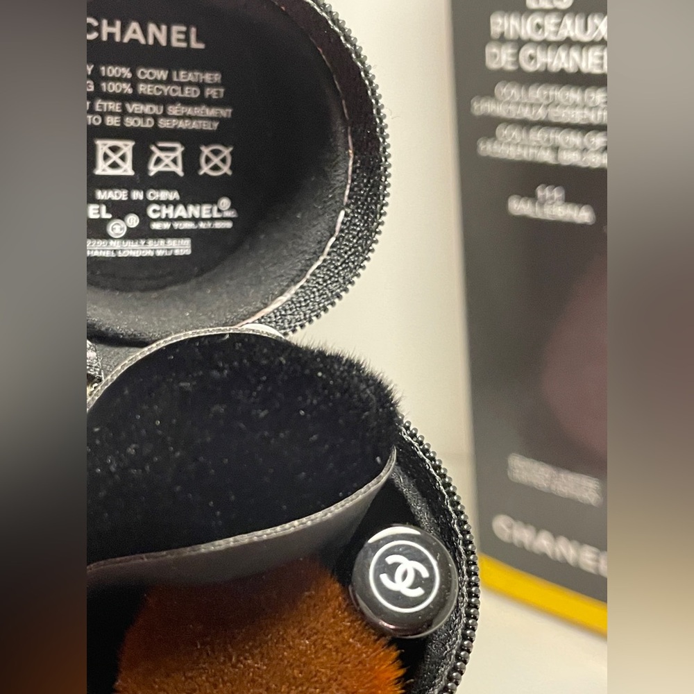 Chanel Makeup Brush Set - Black and Pink - Picture 5 of 10